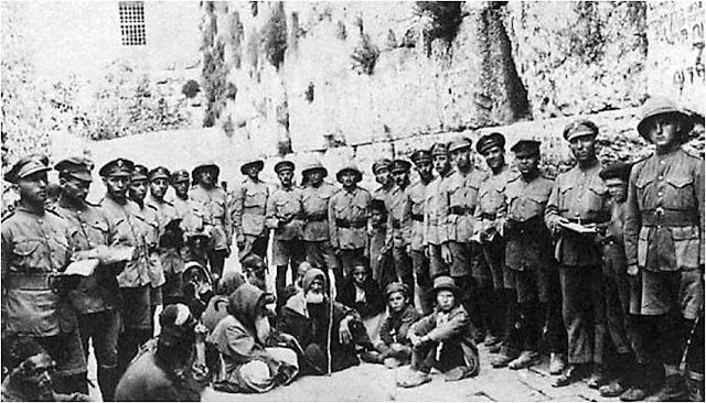 9 de av soldados 28 jul 1917 e civis no muro das lamentacoes Likud Brasil