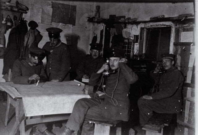 Franz Rosenzweig with unidentified soldiers. Franz Rosenzweig 1886 1929 philosopher and theologian belonged to the important personalities of the German Jewish intellectual life Likud Brasil