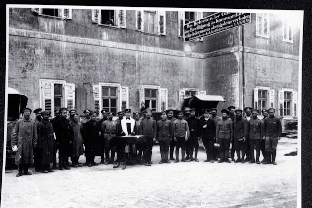 Jewish Chaplain of the Austro Hungarian Army Conducts Services for Jewish Russian Prisoners ww1 Likud Brasil