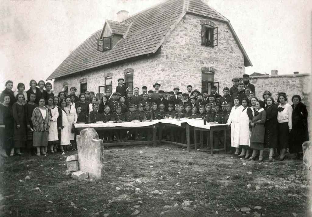prewar A group photo of Jewish soldiers and community members at a Passover Seder arranged by the community Staszow Poland Likud Brasil